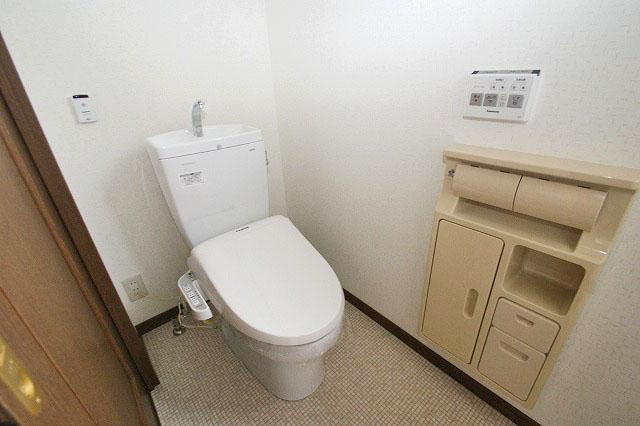 Toilet. cross / Floor CF re-covering