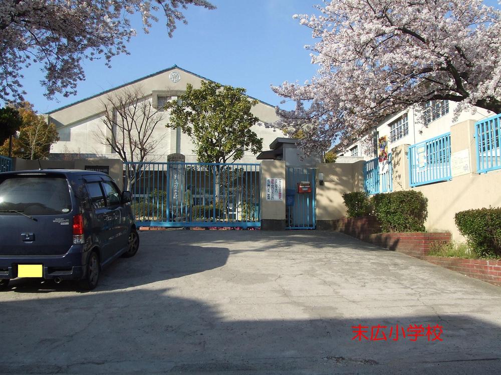 Primary school. Izumisano Municipal Suehiro to elementary school 180m
