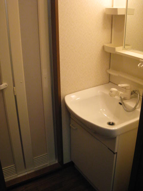 Washroom. It comes with a shampoo dresser! 