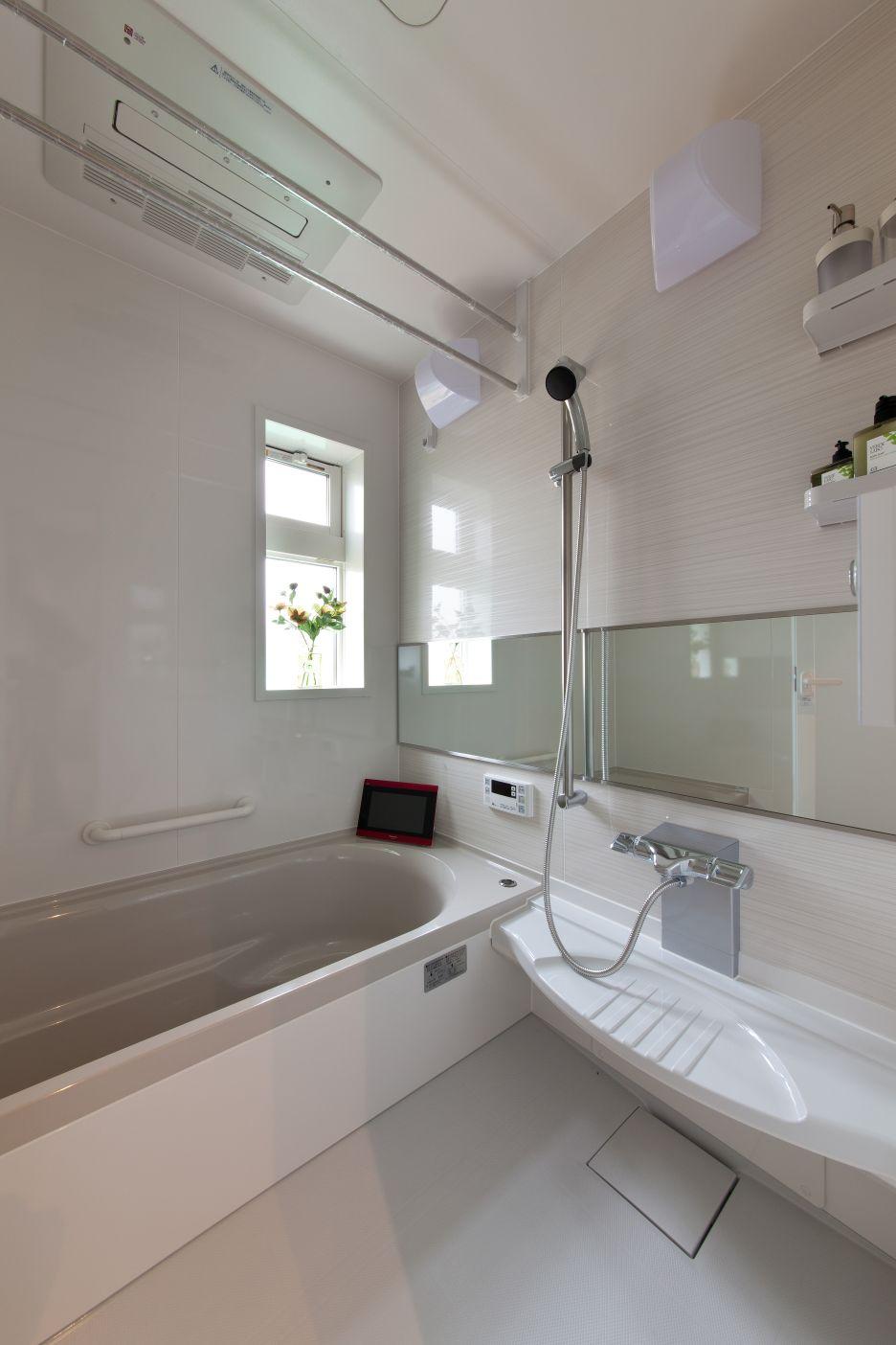 Bathroom. Tired of the day will heal in the spacious bathroom. Standard equipment, such as easy to clean.