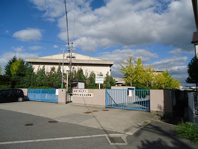 Primary school. Izumisano 1340m to stand center elementary school (elementary school)