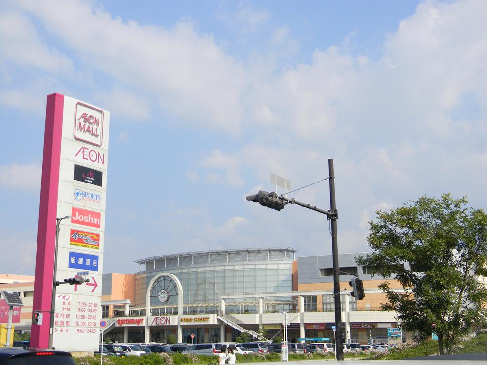 Shopping centre. Reached in 11 minutes by car up to 5300m ion Mall to Aeon Mall Rinku Sennan, Nearby is a large park to go to play with your family, Holiday is crowded with family for a barbecue.