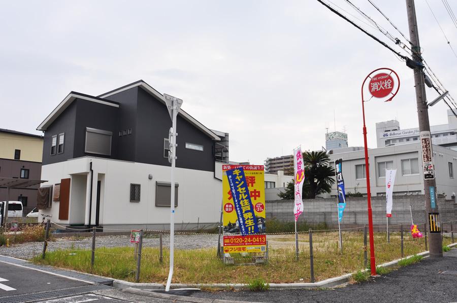 Local land photo. Site area of ​​the room 37 square meters or more. Well because it is a corner lot is also day, Rest assured that prospect may be ・ It is safe. (Shooting at local / 2013 November shooting)