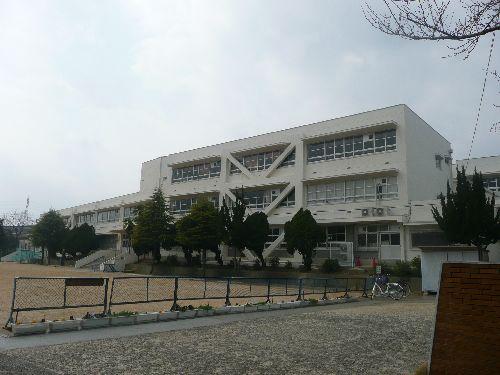 Primary school. Izumisano Municipal Nagasaka to elementary school 980m