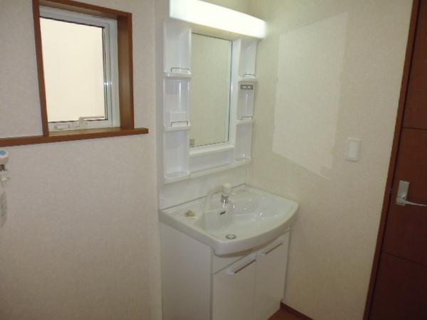 Wash basin, toilet