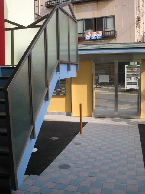 Entrance. Fashionable shades of entrance
