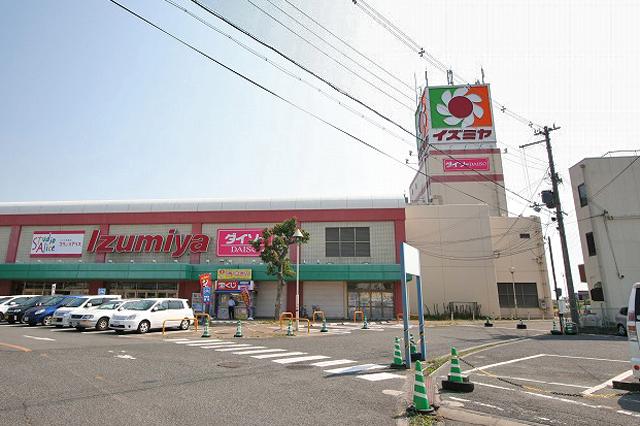 Supermarket. Until Izumiya 340m