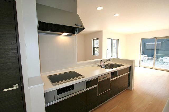 Kitchen. With built-in dishwasher