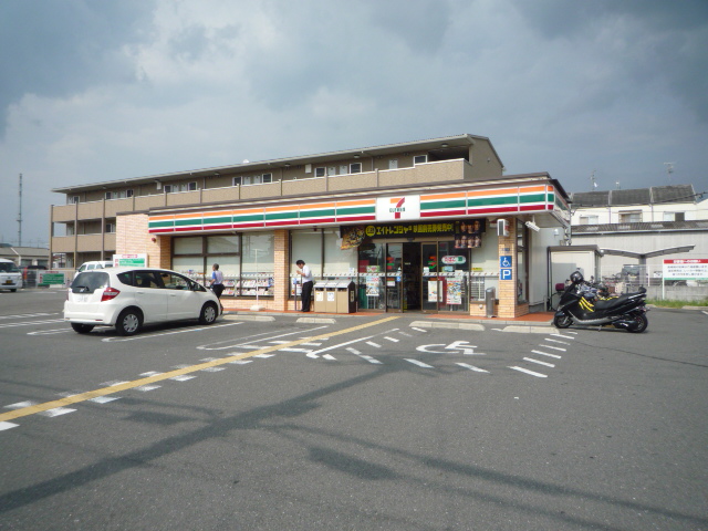 Convenience store. Seven-Eleven Moriguchi Kajimachi 4-chome up (convenience store) 421m