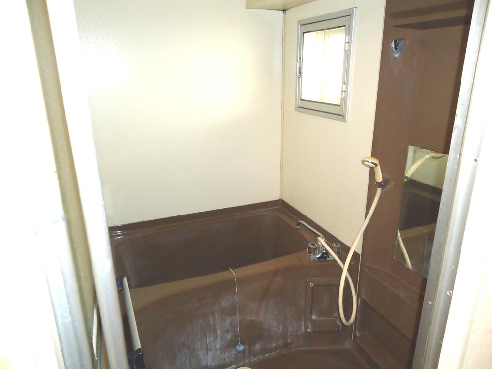 Bathroom. Indoor (12 May 2013) Shooting