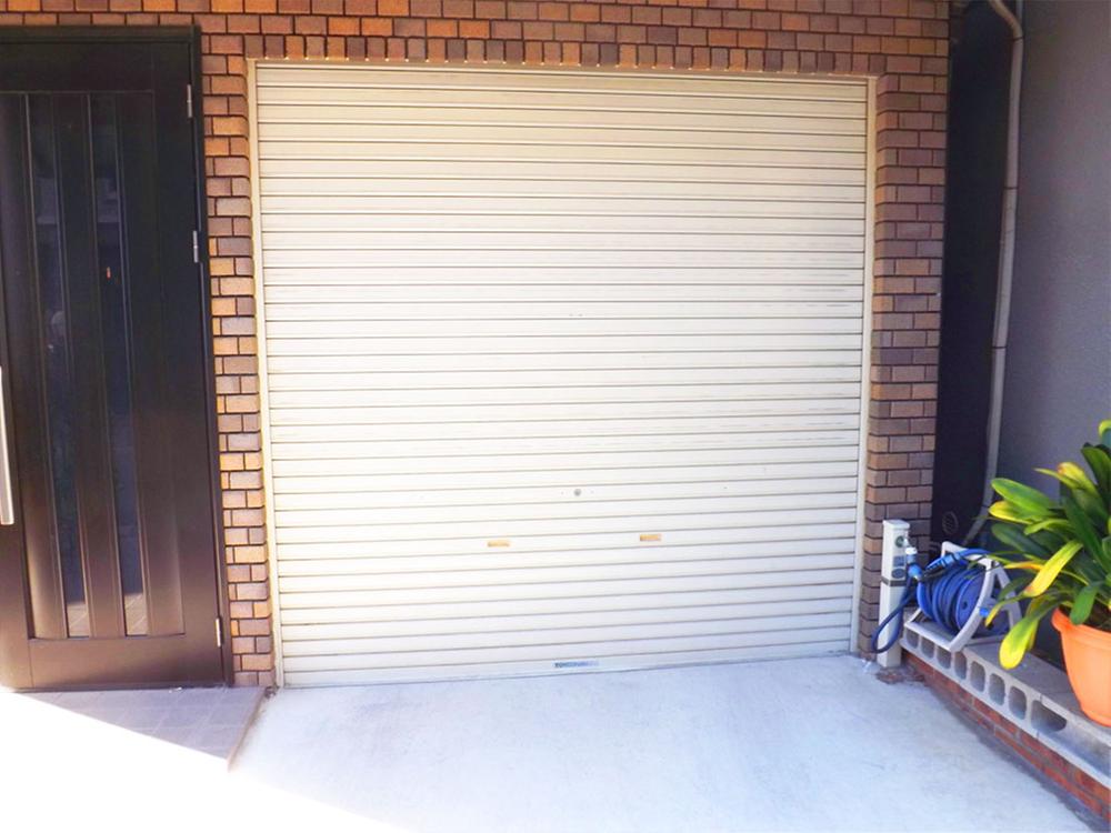 Parking lot. Local photos (entrance) Built-in garage with shutter!  Keep the car clean! Security is also safe! 