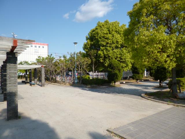 park. 423m until Shinomiya park