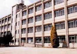 Junior high school. Kadoma Municipal fifth junior high school (junior high school) up to 645m