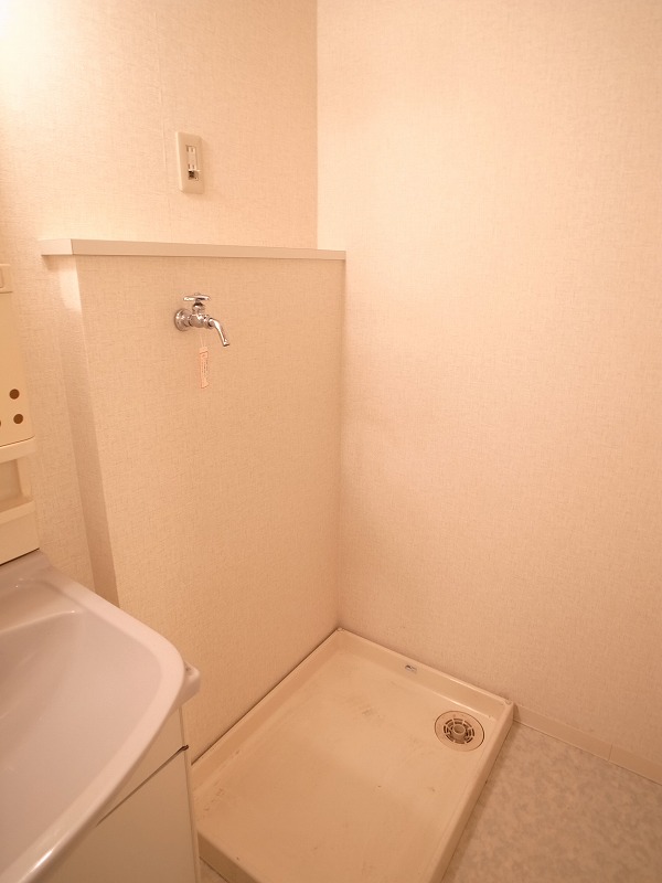 Washroom. Of course, it is indoor washing bread. 