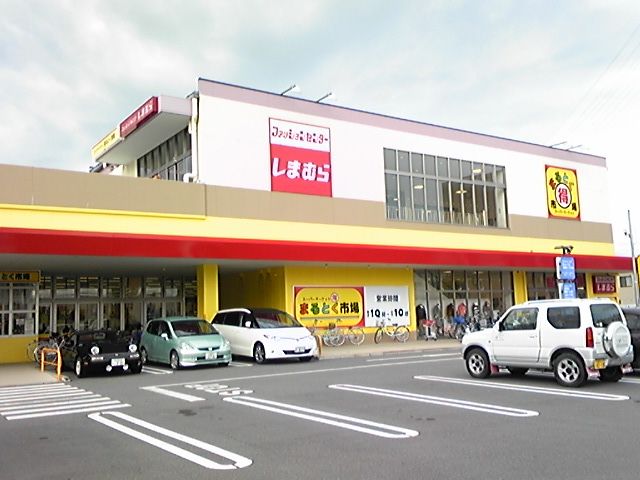 Supermarket. Izumiya Maru keep market Kadoma Minamiten to (super) 579m
