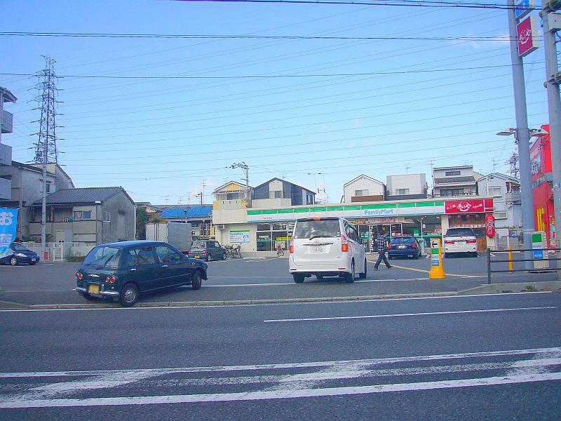 Convenience store. FamilyMart Kadoma 535m to North Island shop