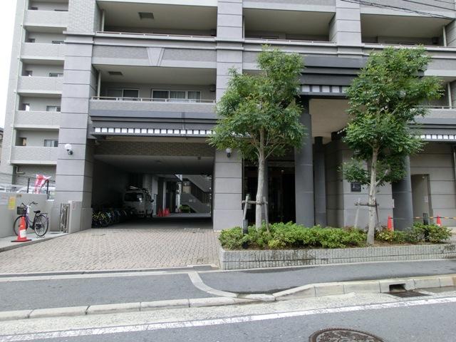 Entrance. Common areas