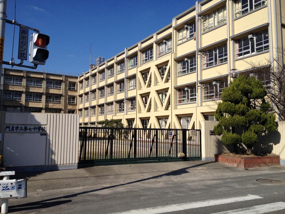 Junior high school. 1660m until the seventh junior high school