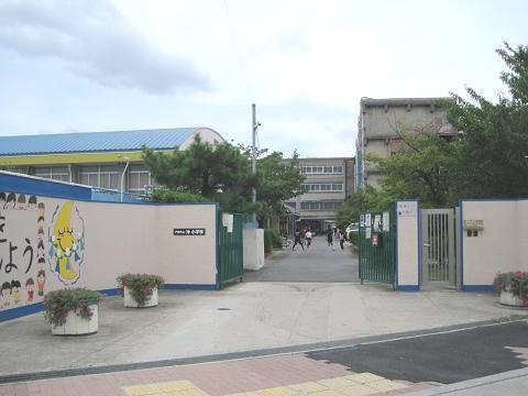 Primary school. Kadoma Tatsuoki to elementary school 553m