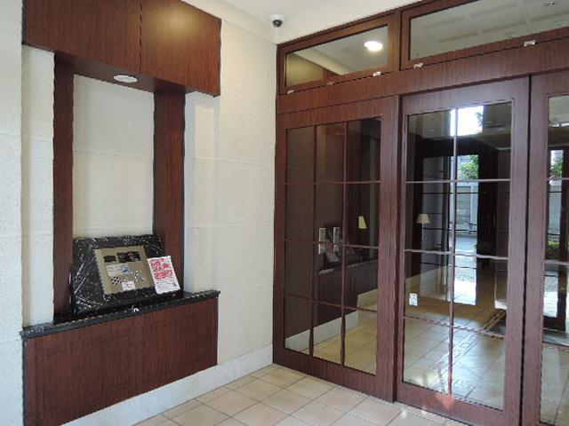 Entrance.  [Esurido Kadoma Motomachi] entrance