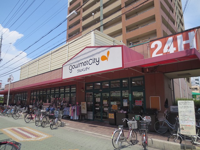 Supermarket. 610m until Gourmet City Owada store (Super)