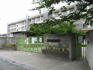 Primary school. Kadoma Municipal Satsukida to elementary school 499m
