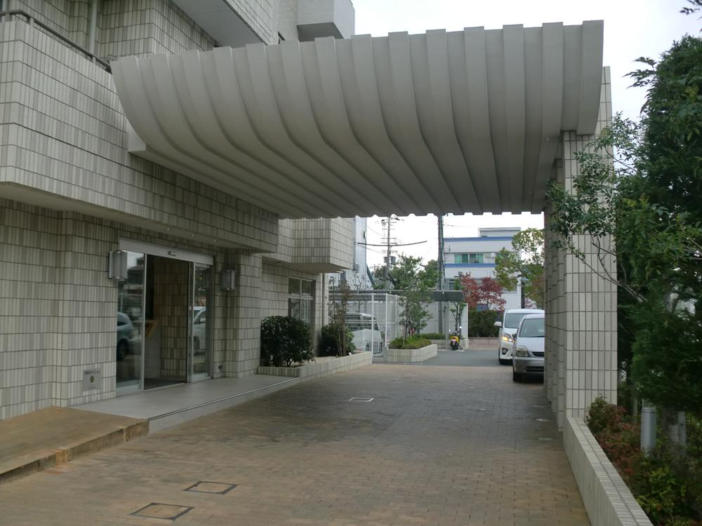 Entrance. Common areas