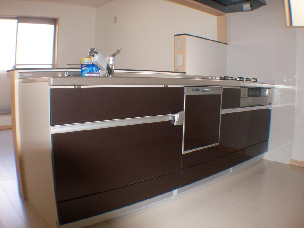 Kitchen. 2550mm wide system kitchen convenient dishwasher is standard.