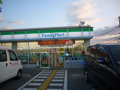 Convenience store. FamilyMart Kadoma Ebata Higashiten up (convenience store) 403m