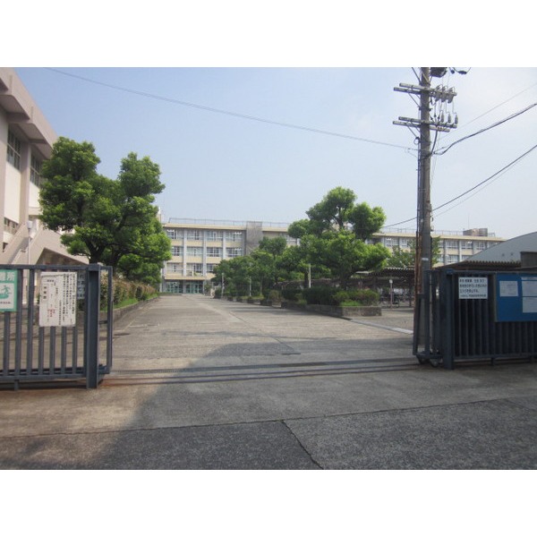 high school ・ College. Osaka Prefectural Kadoma West High School (High School ・ NCT) to 1735m