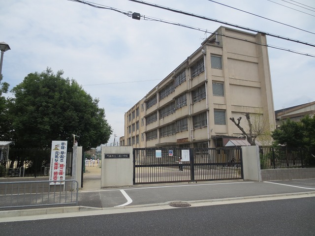 Primary school. Two islands until the elementary school (elementary school) 500m