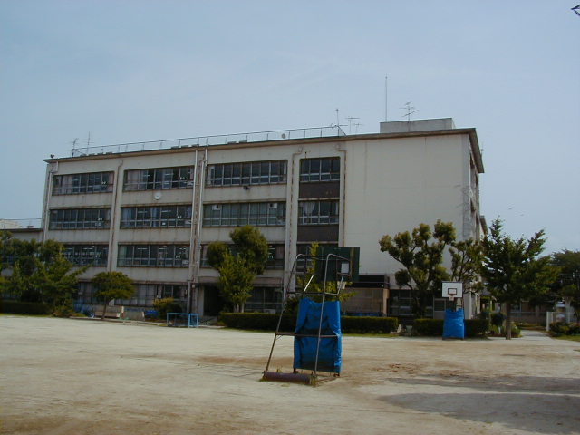 Primary school. 885m to Kadoma Municipal Kitasumoto elementary school (elementary school)