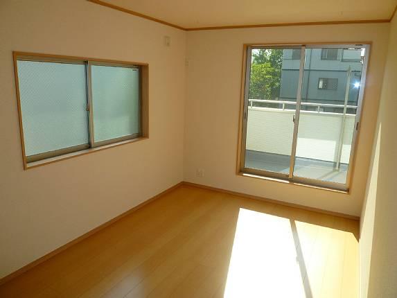 Non-living room. Bright two-sided lighting Western-style