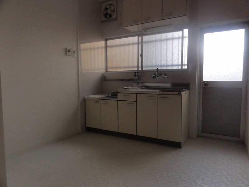 Living and room. Our company was founded 45 years. The overwhelming share of the trust and track record!