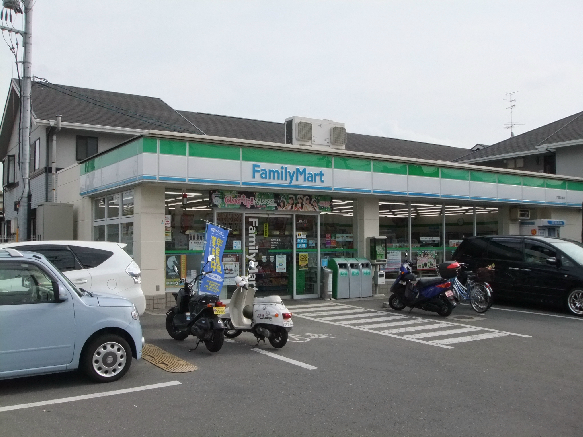 Convenience store. FamilyMart Kadoma North Island store up (convenience store) 905m