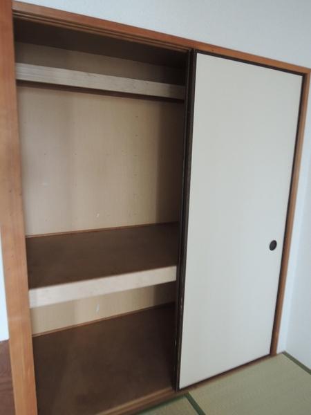 Receipt. Japanese-style room of 6 quires closet.