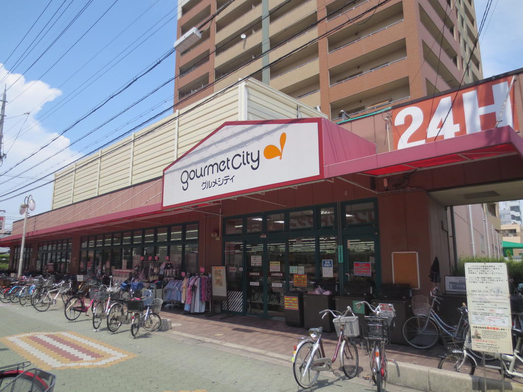 Supermarket. 460m until Gourmet City Owada store (Super)