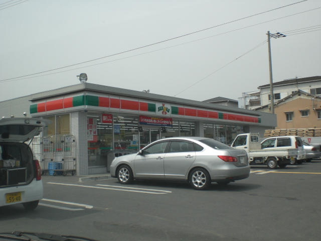 Convenience store. Circle K Kadoma Mitsujima store up (convenience store) 677m