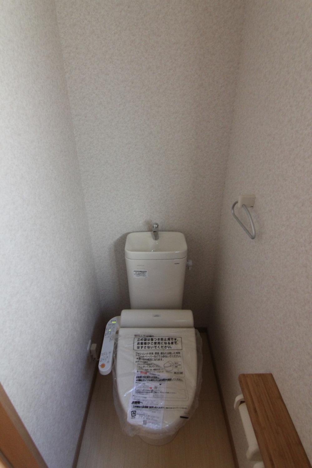 Toilet. ◆ toilet