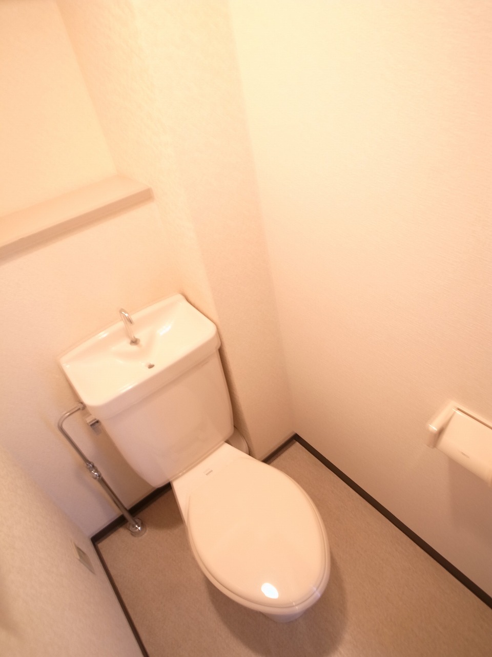 Toilet. If you are in a hurry, ⇒ toll free by phone 0800-808-7114