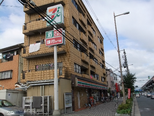 Convenience store. Seven - 351m up to Eleven Miyano Kadoma Machiten (convenience store)