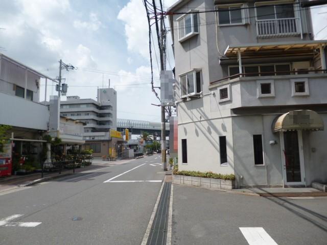 Local photos, including front road.  ☆ Before the road is spacious road