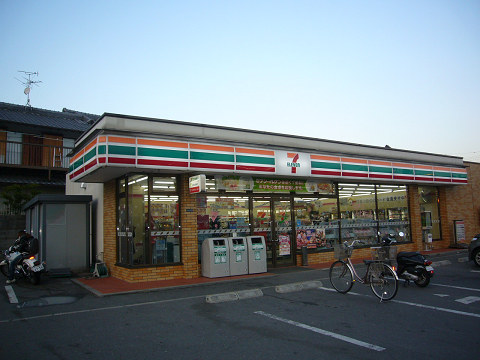 Convenience store. Seven-Eleven Kadoma Shimomabushi store up (convenience store) 629m