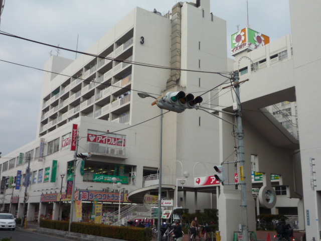 Supermarket. Izumiya Kadoma store up to (super) 1369m