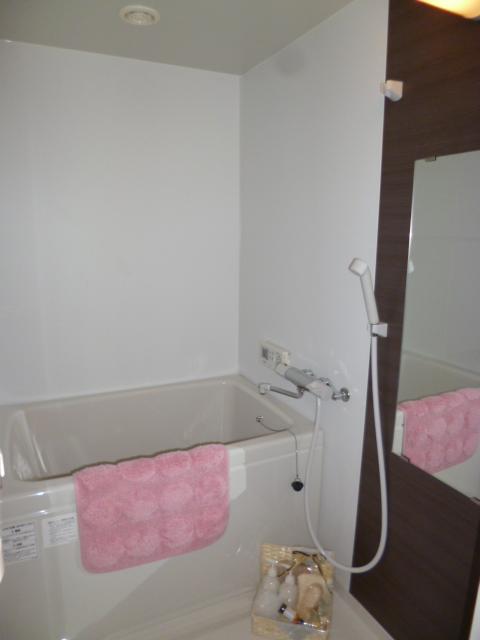 Bathroom. Indoor (12 May 2013) Shooting Unit is a bus had made