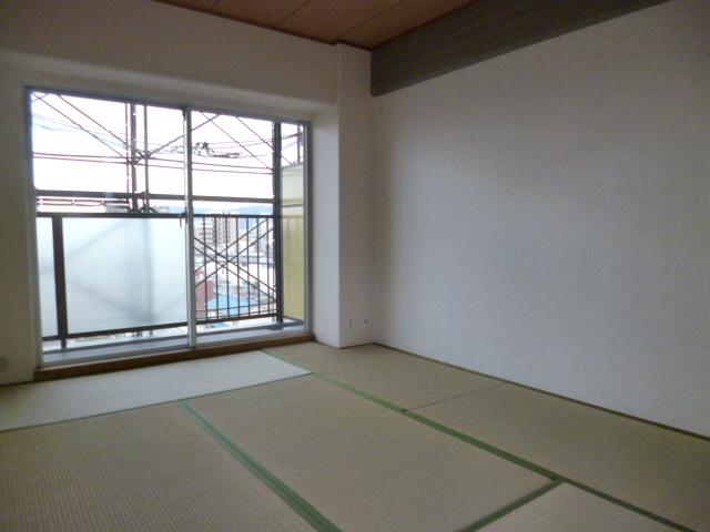 Non-living room. Indoor (12 May 2013) Shooting