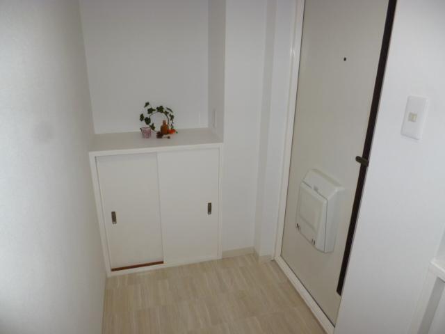 Entrance. Local (12 May 2013) Shooting