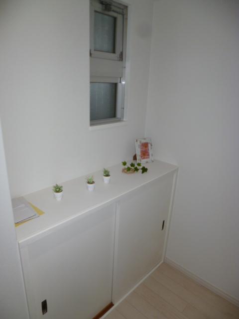 Entrance. Local (12 May 2013) Shooting