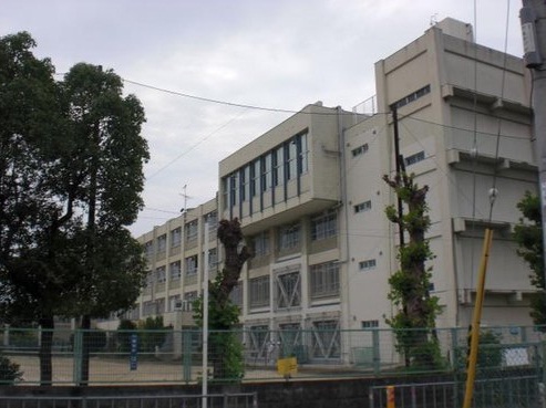 Junior high school. Kadoma Tatsudai three junior high school (junior high school) up to 1249m