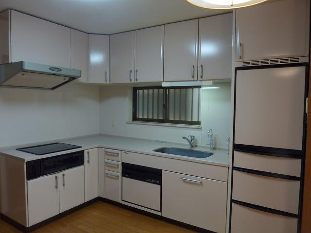Kitchen.  ☆ L-shaped kitchen ☆ 